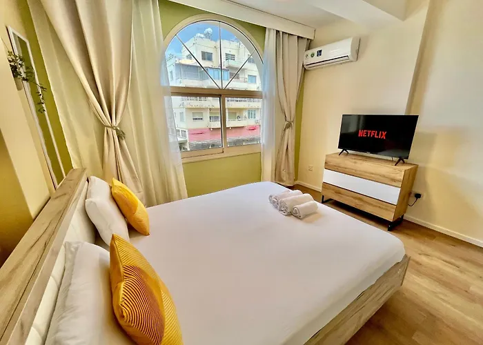 Tropical Cozy 1 - Bedroom